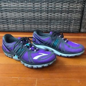Women’s Brooks Pure Cadence running shoes size 9!